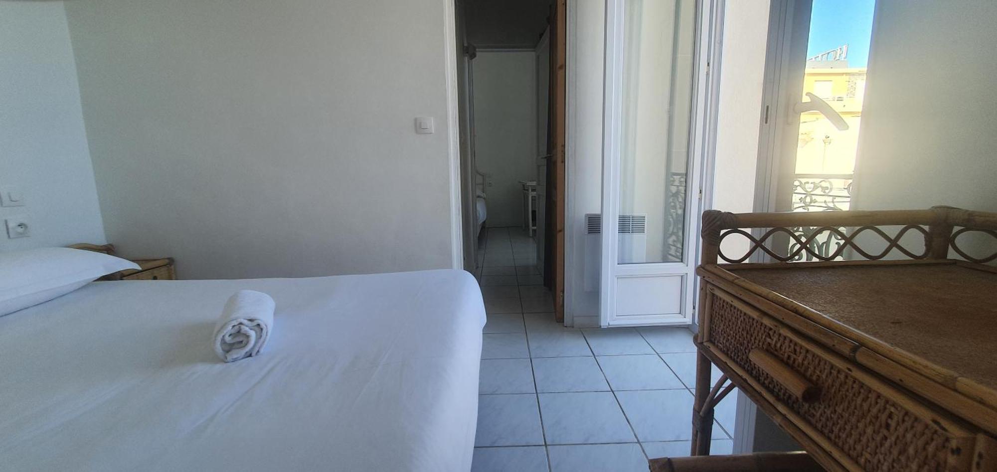 Hotel L'Oustaou เลอลาวองดูว์ ภายนอก รูปภาพ