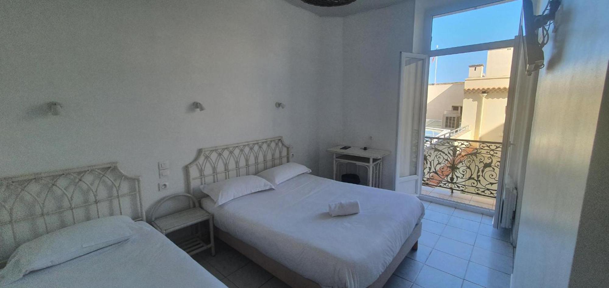 Hotel L'Oustaou เลอลาวองดูว์ ภายนอก รูปภาพ