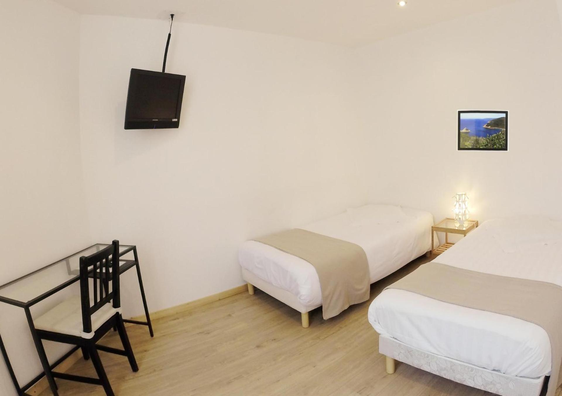 Hotel L'Oustaou เลอลาวองดูว์ ภายนอก รูปภาพ
