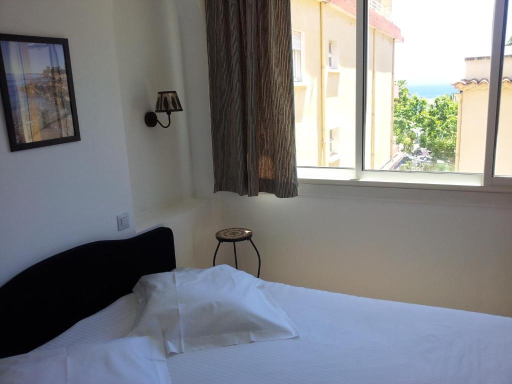 Hotel L'Oustaou เลอลาวองดูว์ ภายนอก รูปภาพ