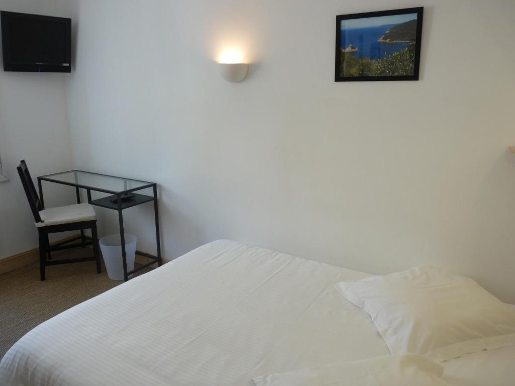 Hotel L'Oustaou เลอลาวองดูว์ ภายนอก รูปภาพ