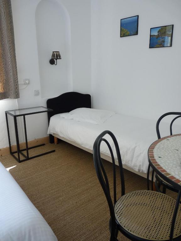 Hotel L'Oustaou เลอลาวองดูว์ ห้อง รูปภาพ