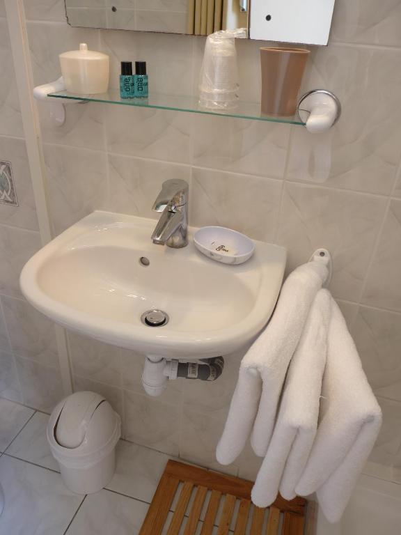 Hotel L'Oustaou เลอลาวองดูว์ ห้อง รูปภาพ